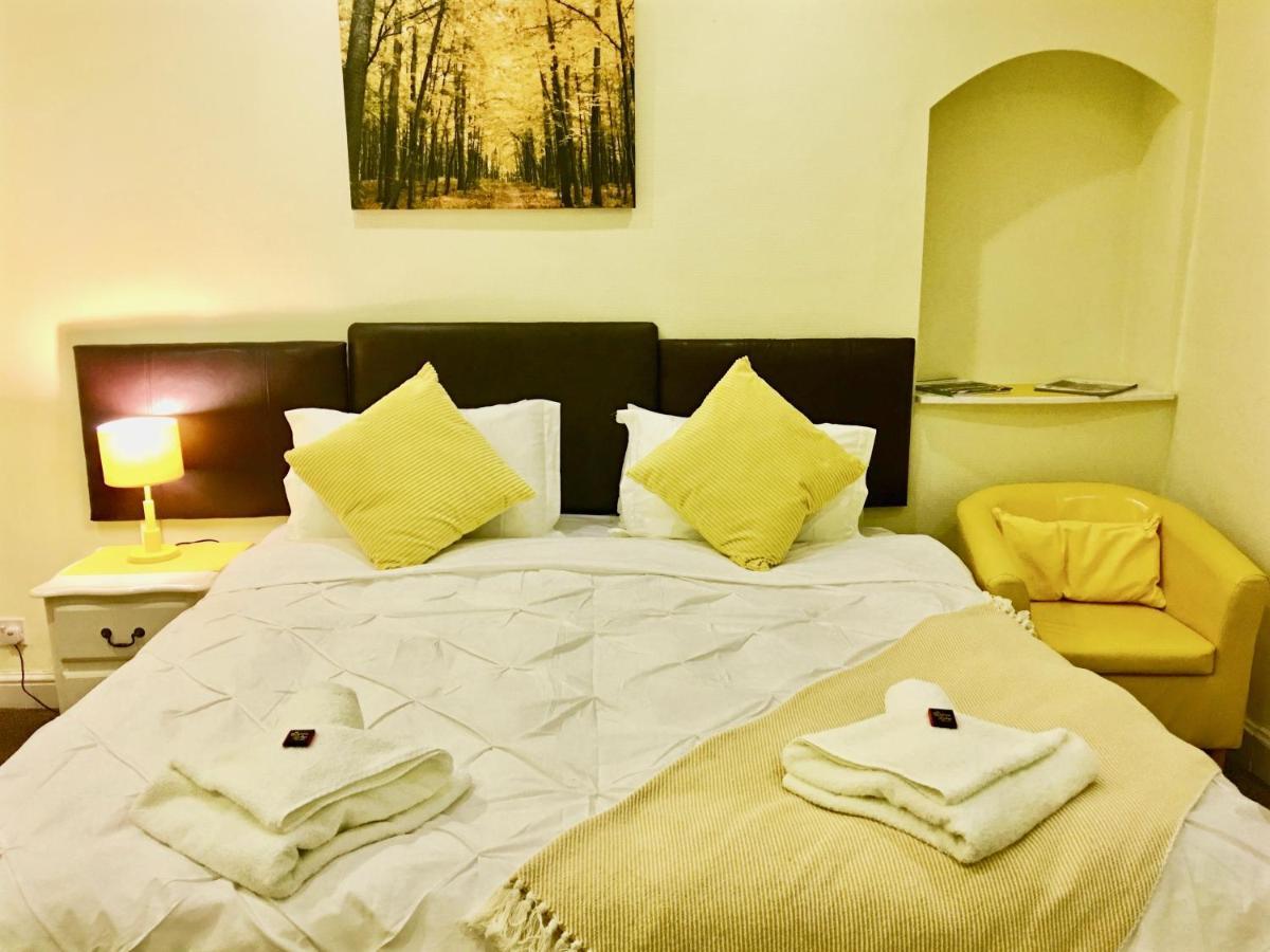 Watson Lodge Guest House Галашилс Екстериор снимка