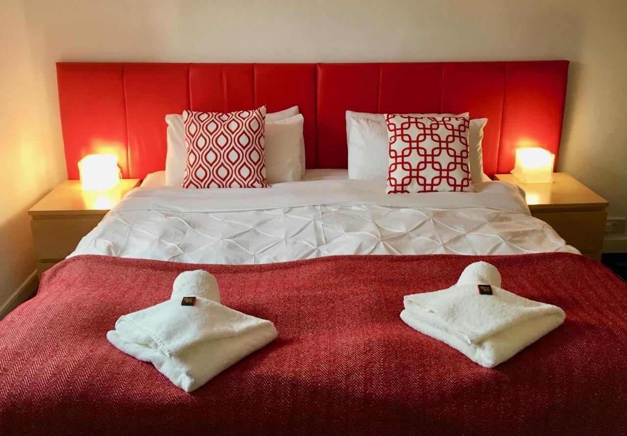 Watson Lodge Guest House Галашилс Екстериор снимка